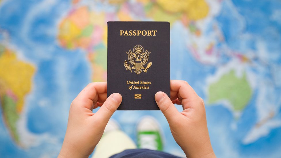 Pasaportes Dorados: cómo funciona la multimillonaria industria global de la venta legal de ciudadanías - BBC News Mundo